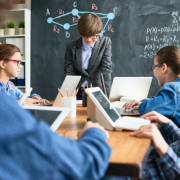 Teciomar Abila analisa como ferramentas digitais transformam o ensino e ampliam o acesso ao conhecimento.