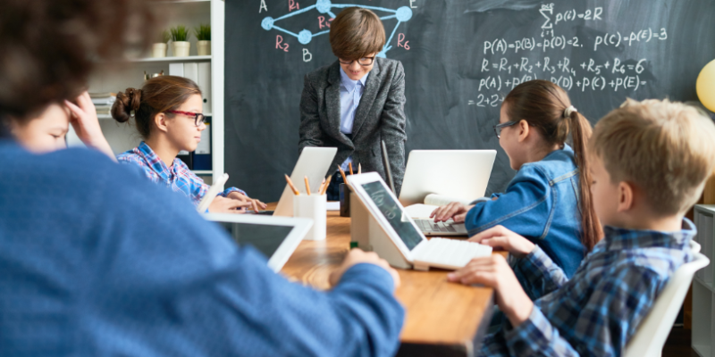 Teciomar Abila analisa como ferramentas digitais transformam o ensino e ampliam o acesso ao conhecimento.