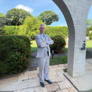 Leonardo Manzan explica como a neutralidade tributária fortalece a competitividade e evita distorções entre setores produtivos.