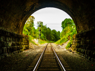 A aprovação do túnel sob o Lago Michigan, que consolida a solução definitiva para a Linha 5, ganha ainda mais relevância com a visão estratégica de Paulo Roberto Gomes Fernandes.