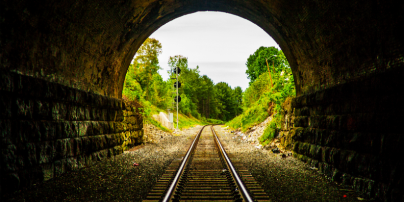 A aprovação do túnel sob o Lago Michigan, que consolida a solução definitiva para a Linha 5, ganha ainda mais relevância com a visão estratégica de Paulo Roberto Gomes Fernandes.